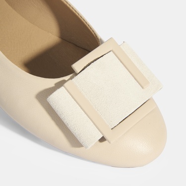  Kadın Krem Tokalı Deri Babet