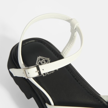  Kadın Beyaz Parmak Arası Deri Sandalet