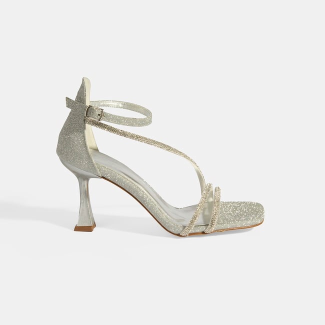  Kadın Gümüş Toka Detaylı Topuklu Abiye Sandalet