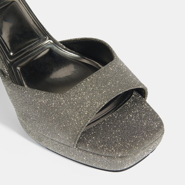  Kadın Platin Toka Detaylı Topuklu Abiye Sandalet