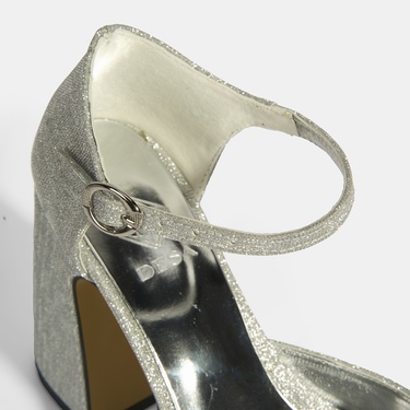  Kadın Gümüş Toka Detaylı Topuklu Abiye Sandalet