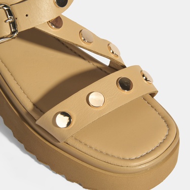  Kadın Bej Zımba Detaylı Deri Sandalet