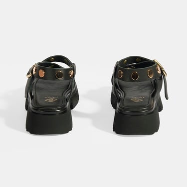  Kadın Siyah Zımba Detaylı Deri Sandalet