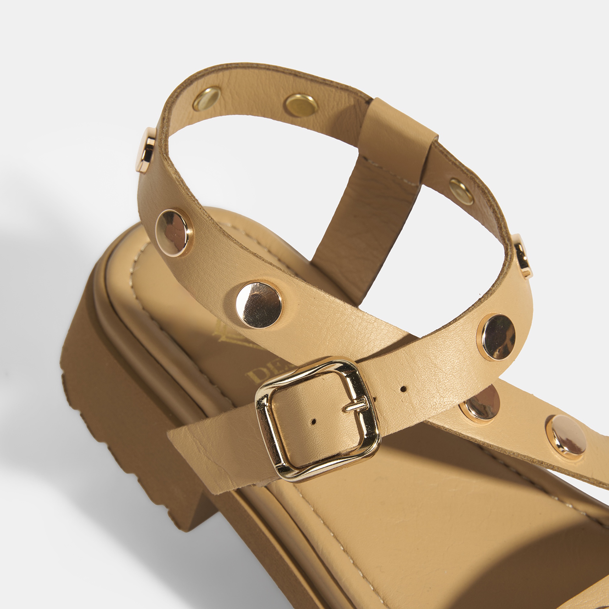 Kadın Bej Zımba Detaylı Deri Sandalet