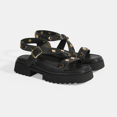  Kadın Siyah Zımba Detaylı Deri Sandalet