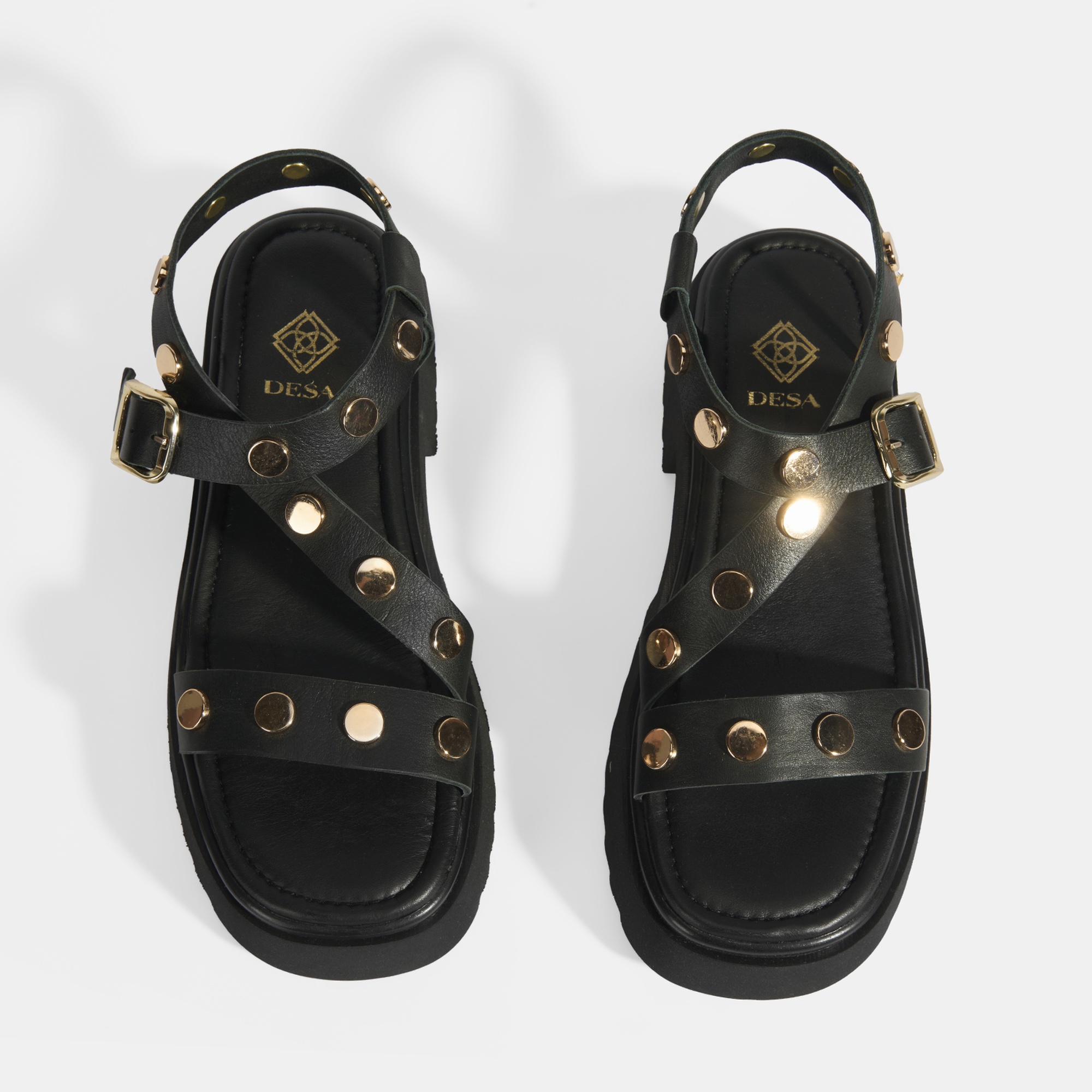 Kadın Siyah Zımba Detaylı Deri Sandalet