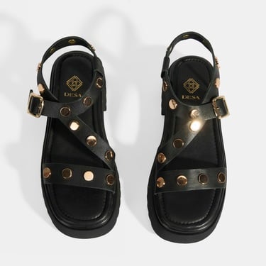  Kadın Siyah Zımba Detaylı Deri Sandalet