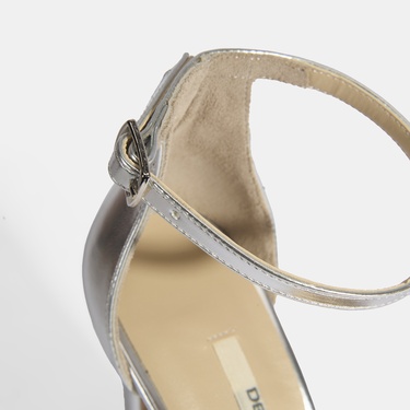  Kadın Gümüş Topuklu Abiye Sandalet