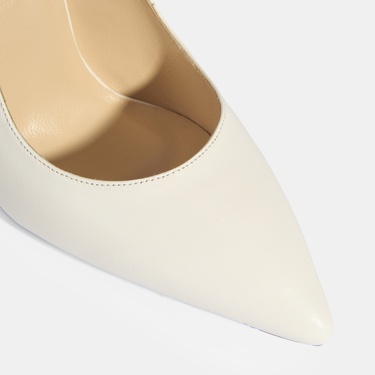  Kadın Beyaz Deri Topuklu Klasik Ayakkabı