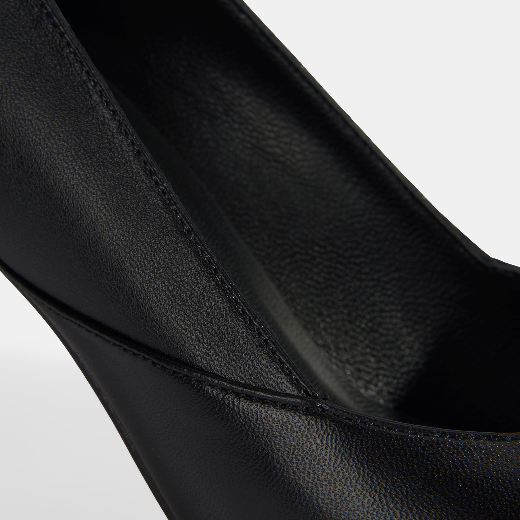 Kadın Siyah Deri Topuklu Klasik Ayakkabı