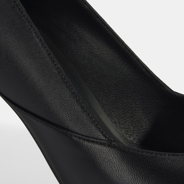  Kadın Siyah Deri Topuklu Klasik Ayakkabı