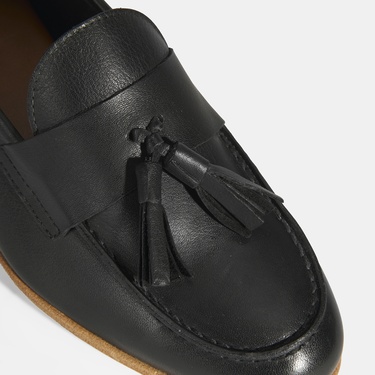  Kadın Siyah Püskül Detaylı Deri Loafer