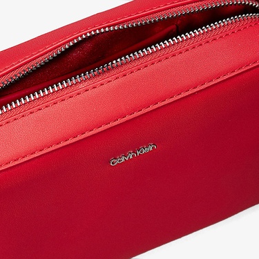  Calvin Klein Kadın Kırmızı El Çantası