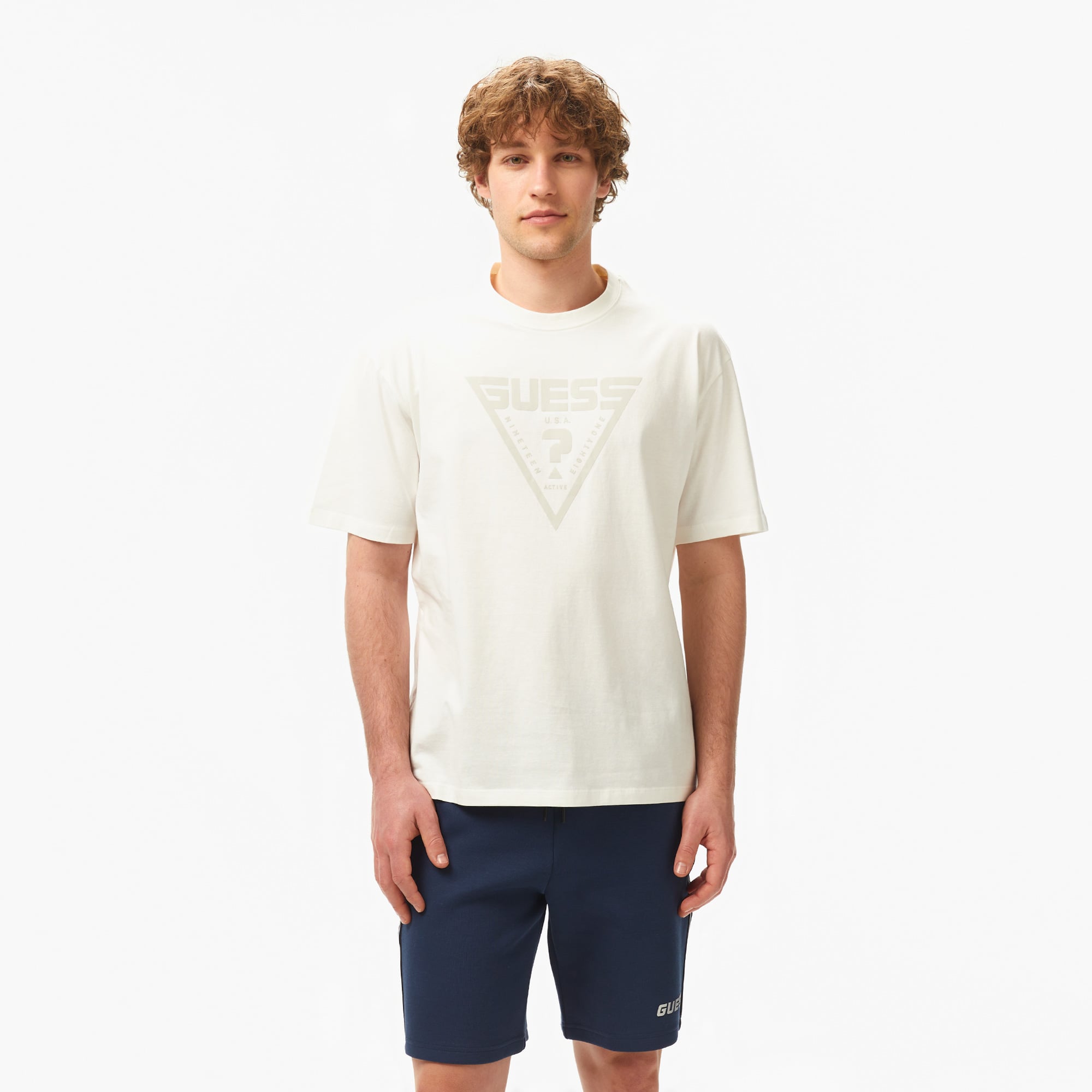  Guess Azha Cn Over Mid Organiceam 180 Erkek Beyaz T-Shirt