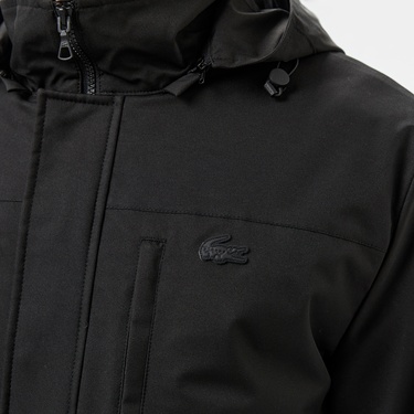  Lacoste Erkek Regular Fit Kapüşonlu Baskılı Siyah Yağmurluk