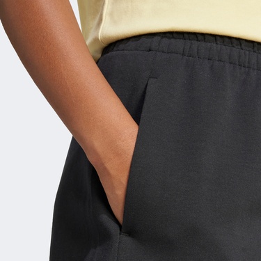  adidas Future Icons Small Logo Kadın Siyah Şort