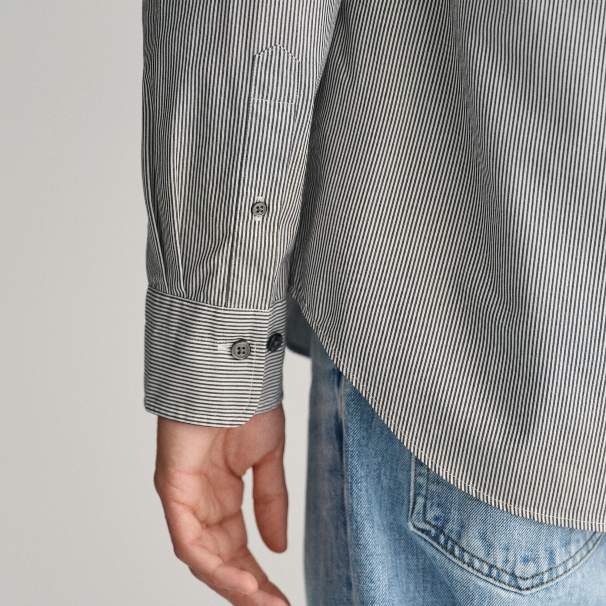 GANT Erkek Siyah Regular Fit Düğmeli Yaka Çizgili Gömlek