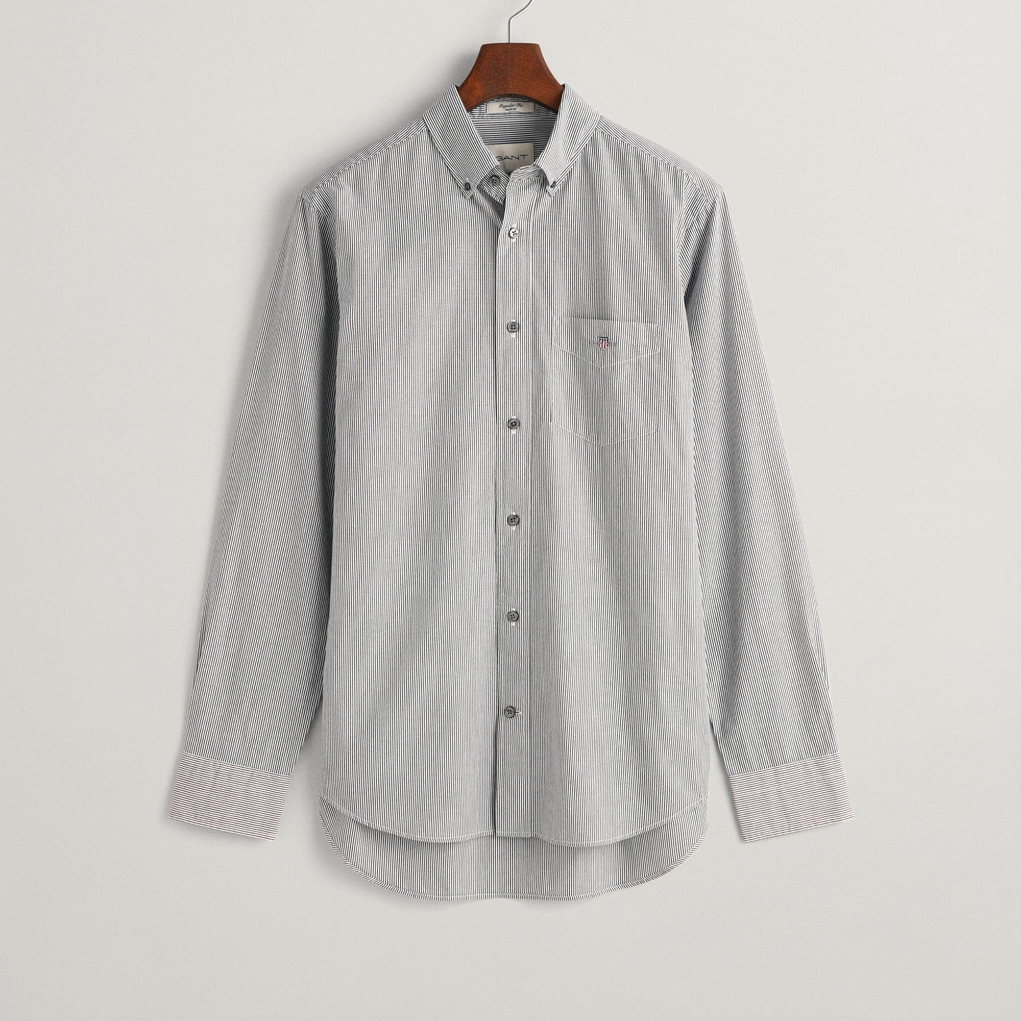 GANT Erkek Siyah Regular Fit Düğmeli Yaka Çizgili Gömlek