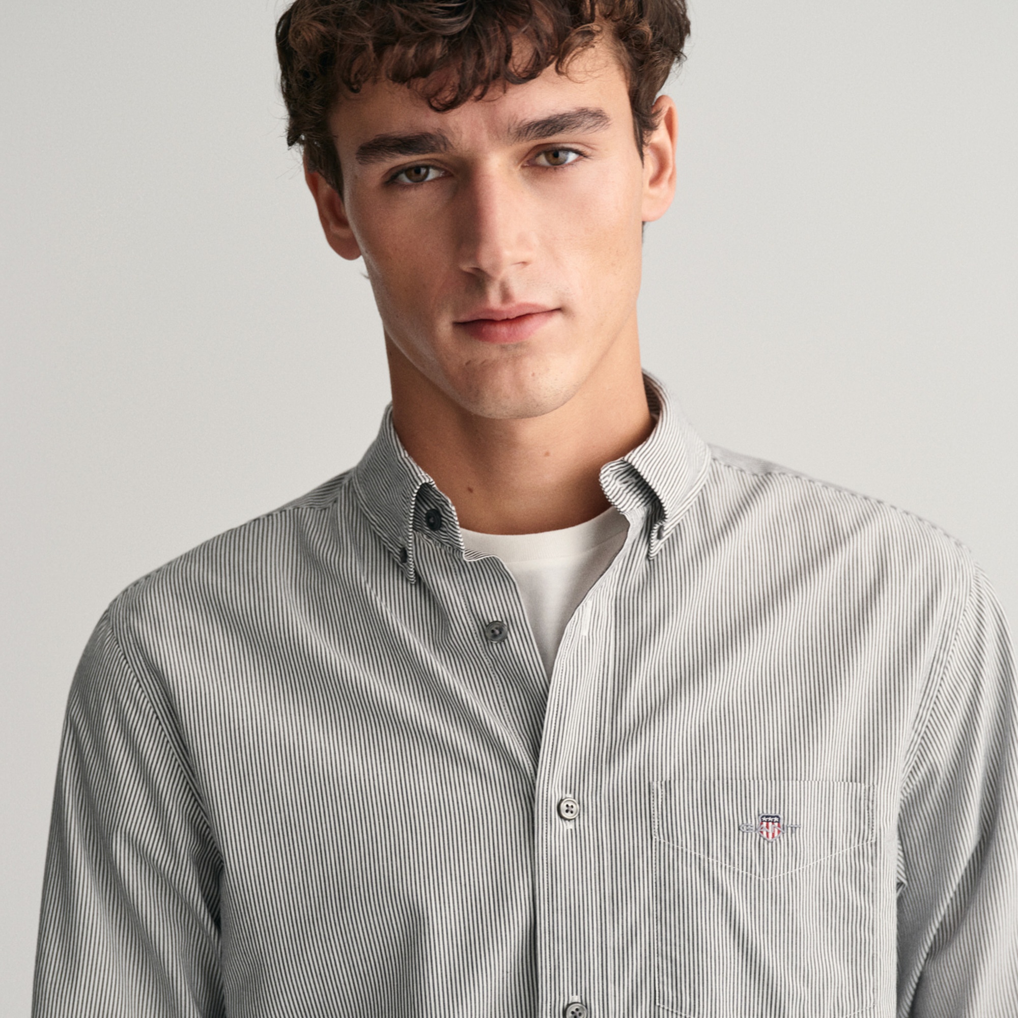 GANT Erkek Siyah Regular Fit Düğmeli Yaka Çizgili Gömlek