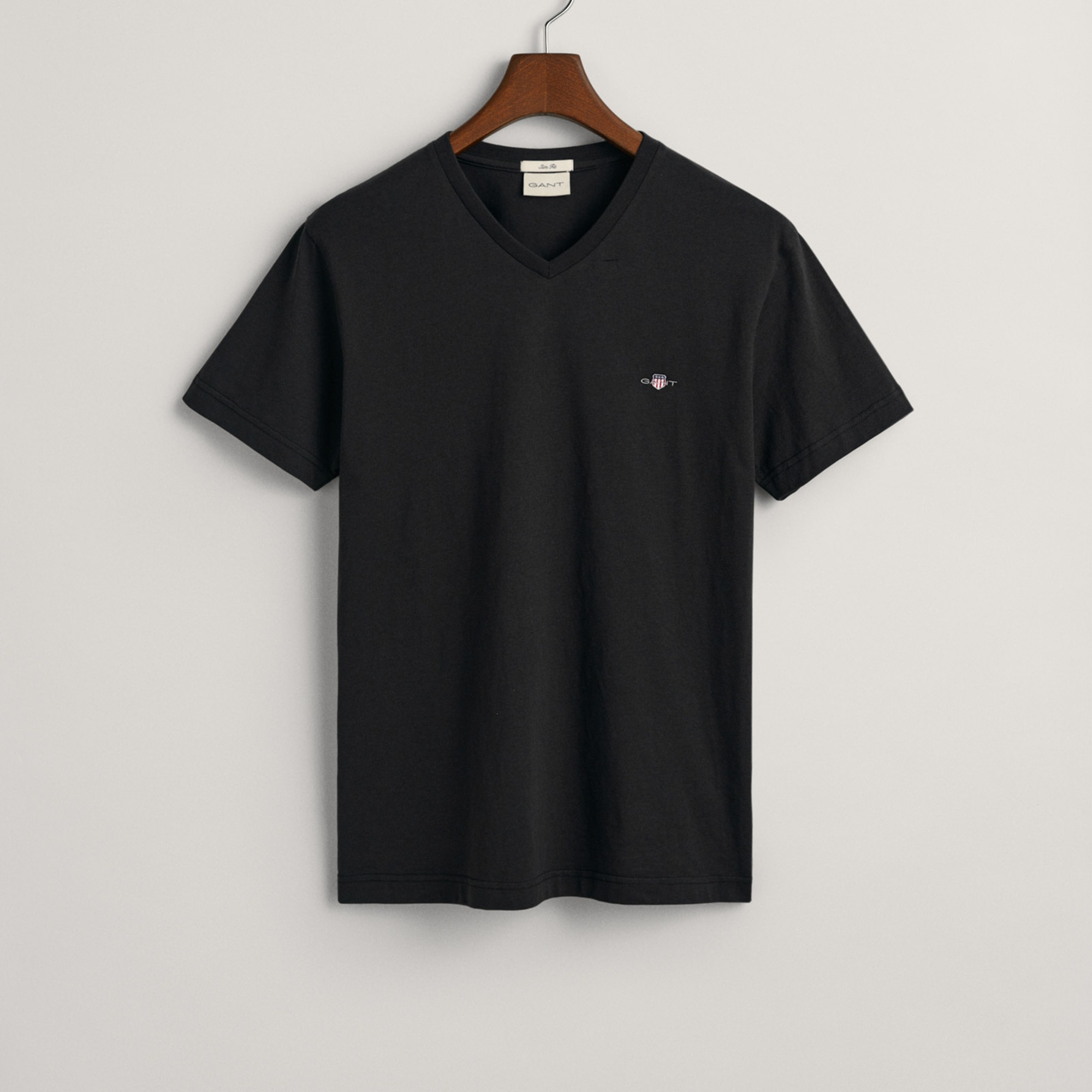 GANT Erkek Siyah Slim Fit V Yaka T-Shirt