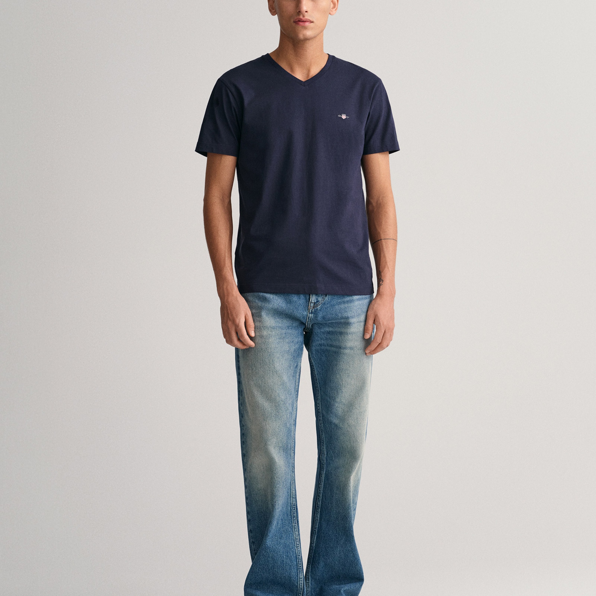 GANT Erkek Lacivert Slim Fit V Yaka T-Shirt