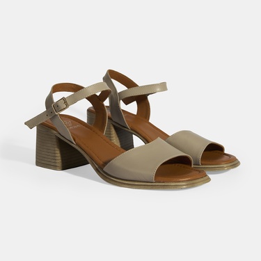  Vizon Kadın Toka Detaylı Deri Sandalet