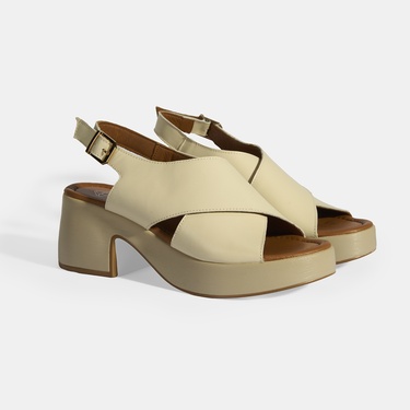  Krem Kadın Toka Detaylı Deri Sandalet