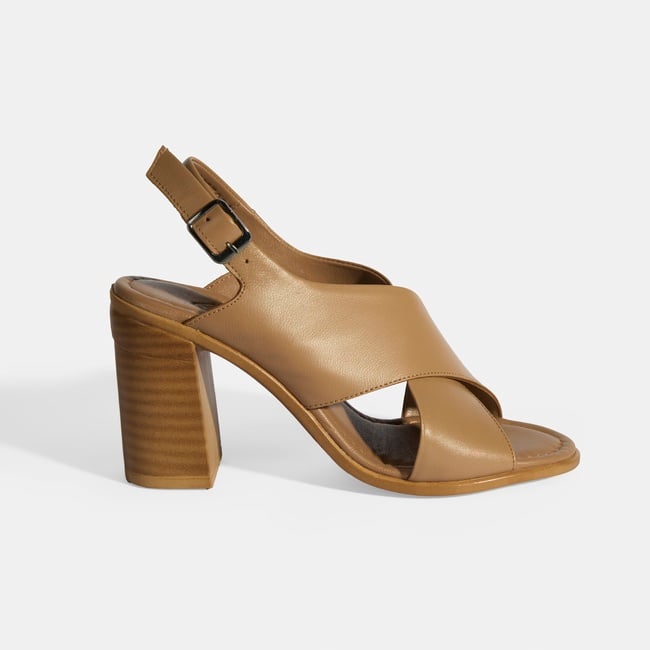  Kahve Kadın Toka Detaylı Deri Sandalet