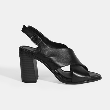  Siyah Kadın Toka Detaylı Deri Sandalet