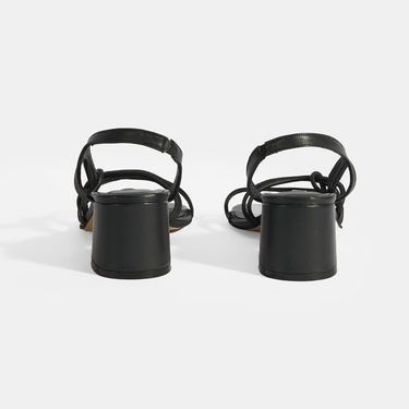  Kadın Siyah Topuklu Deri Sandalet