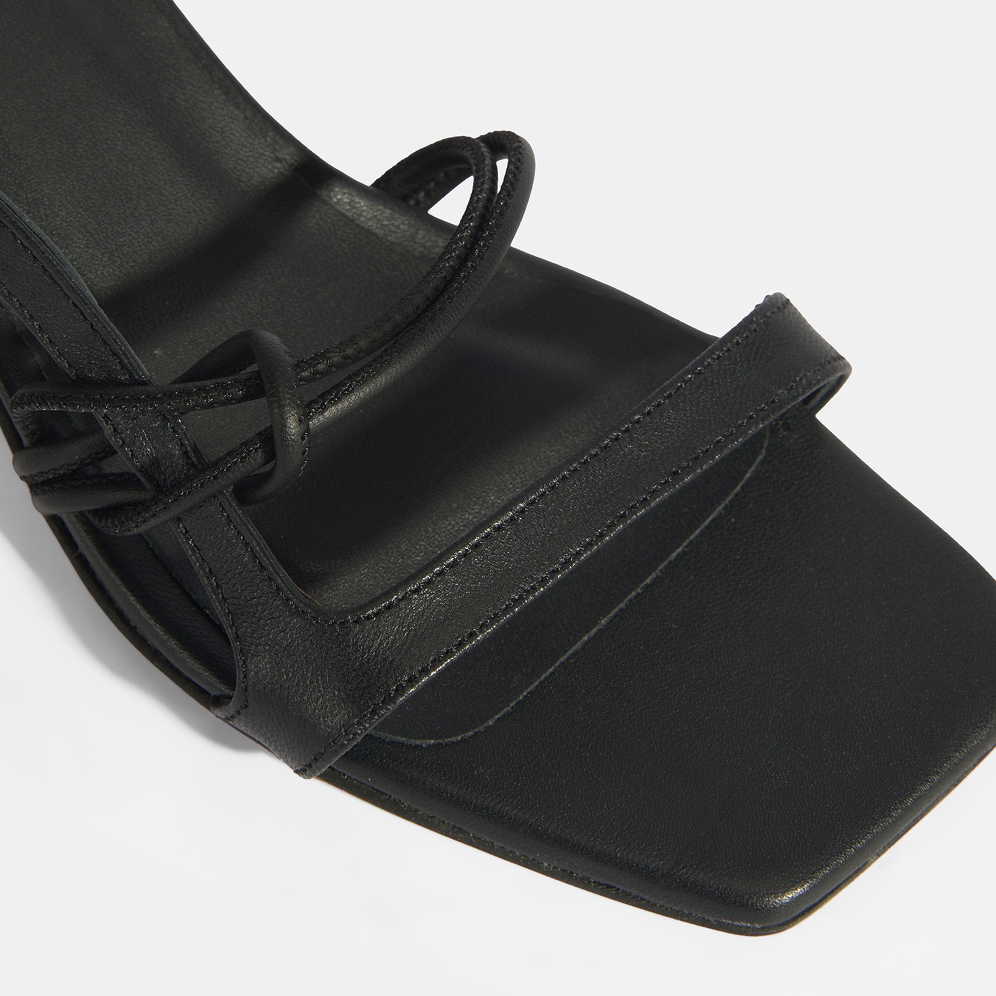 Kadın Siyah Topuklu Deri Sandalet