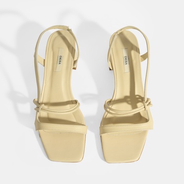  Kadın Bej Topuklu Deri Sandalet