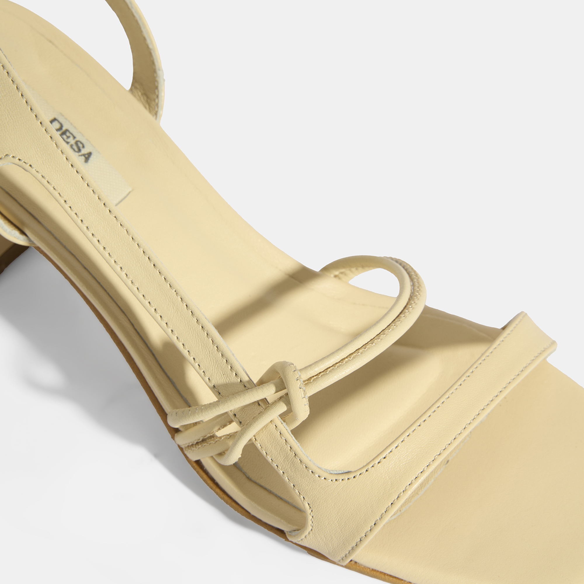 Kadın Bej Topuklu Deri Sandalet