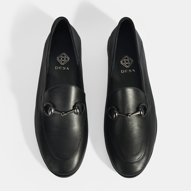  Siyah Kadın Toka Aksesuarlı Deri Loafer