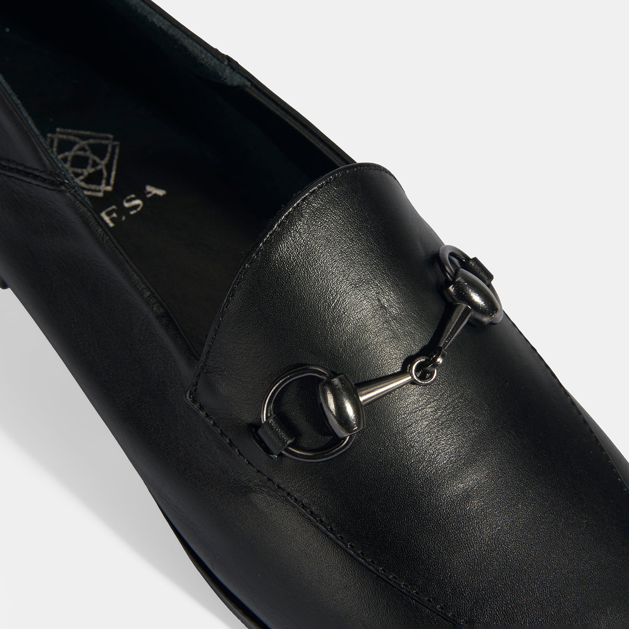 Siyah Kadın Toka Aksesuarlı Deri Loafer