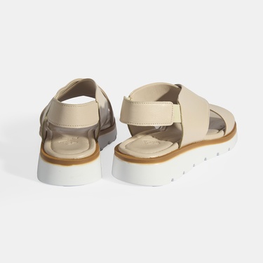  Krem Kadın Lastik Bantlı Deri Sandalet