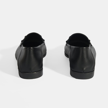  Siyah Kadın Toka Aksesuarlı Deri Loafer