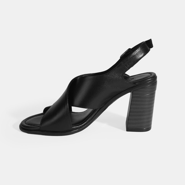  Siyah Kadın Toka Detaylı Deri Sandalet