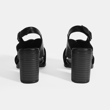  Siyah Kadın Toka Detaylı Deri Sandalet