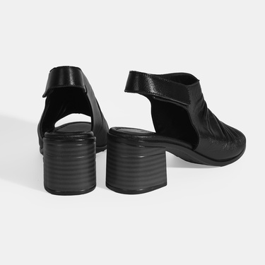  Siyah Kadın Cırt Cırtlı Deri Sandalet