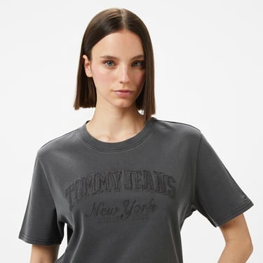  Tommy Jeans Relax Varsity Kadın Siyah T-Shirt