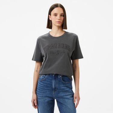  Tommy Jeans Relax Varsity Kadın Siyah T-Shirt