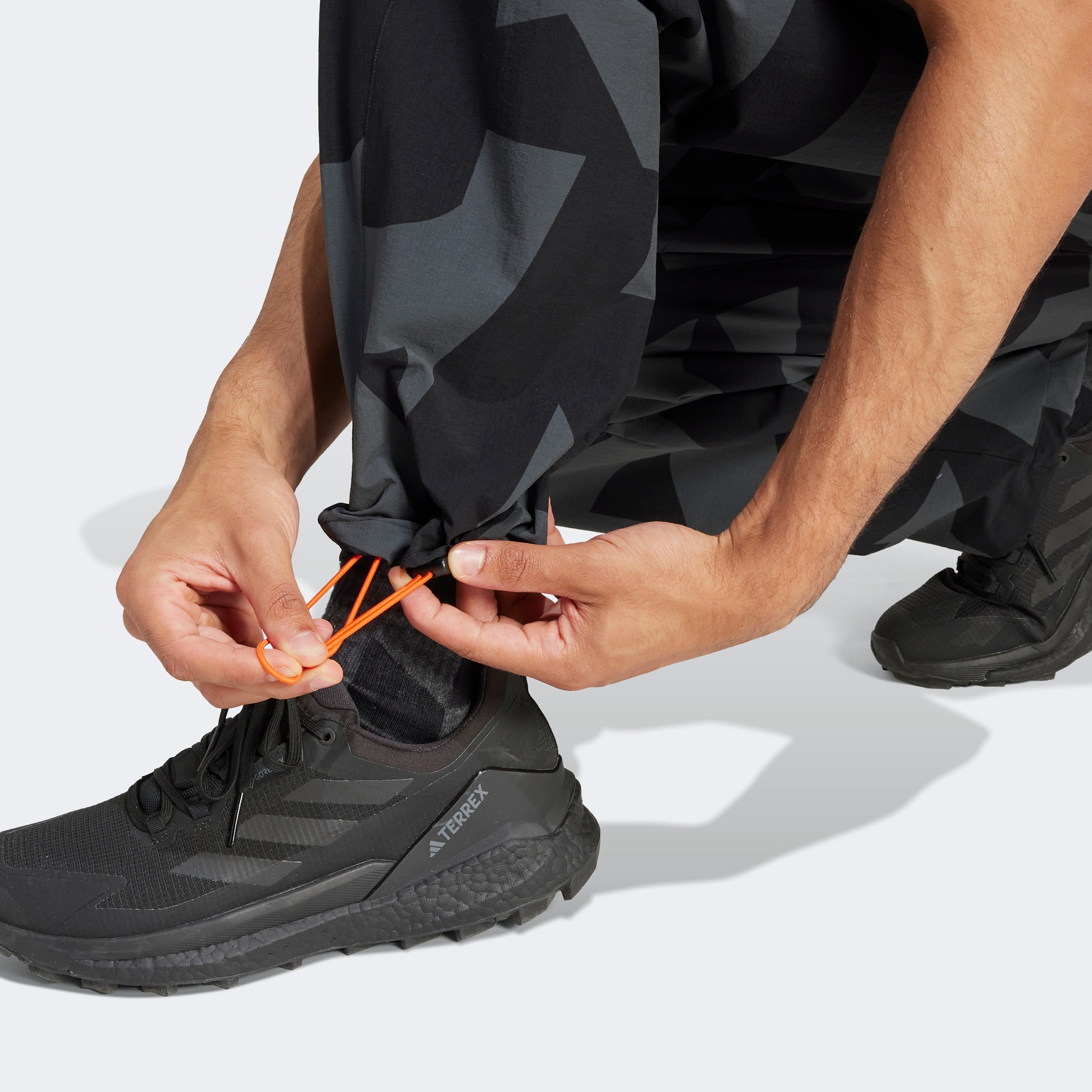 adidas Terrex Xploric Printed Kargo Erkek Siyah Eşofman Altı