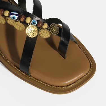  Siyah Kadın Toka Detaylı Aksesuarlı Deri Sandalet