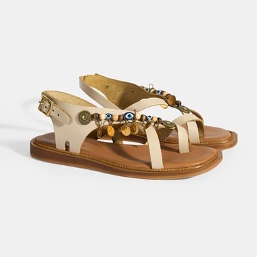  Bej Kadın Toka Detaylı Aksesuarlı Deri Sandalet