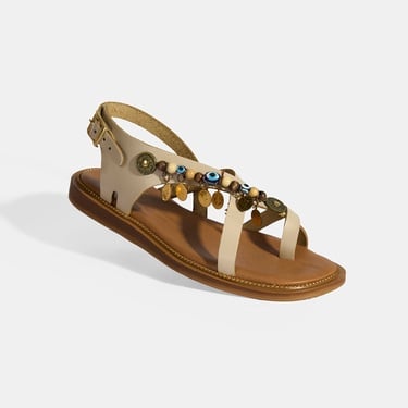  Bej Kadın Toka Detaylı Aksesuarlı Deri Sandalet