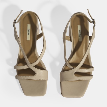  Krem Kadın Toka Aksesuarlı Deri Topuklu Sandalet