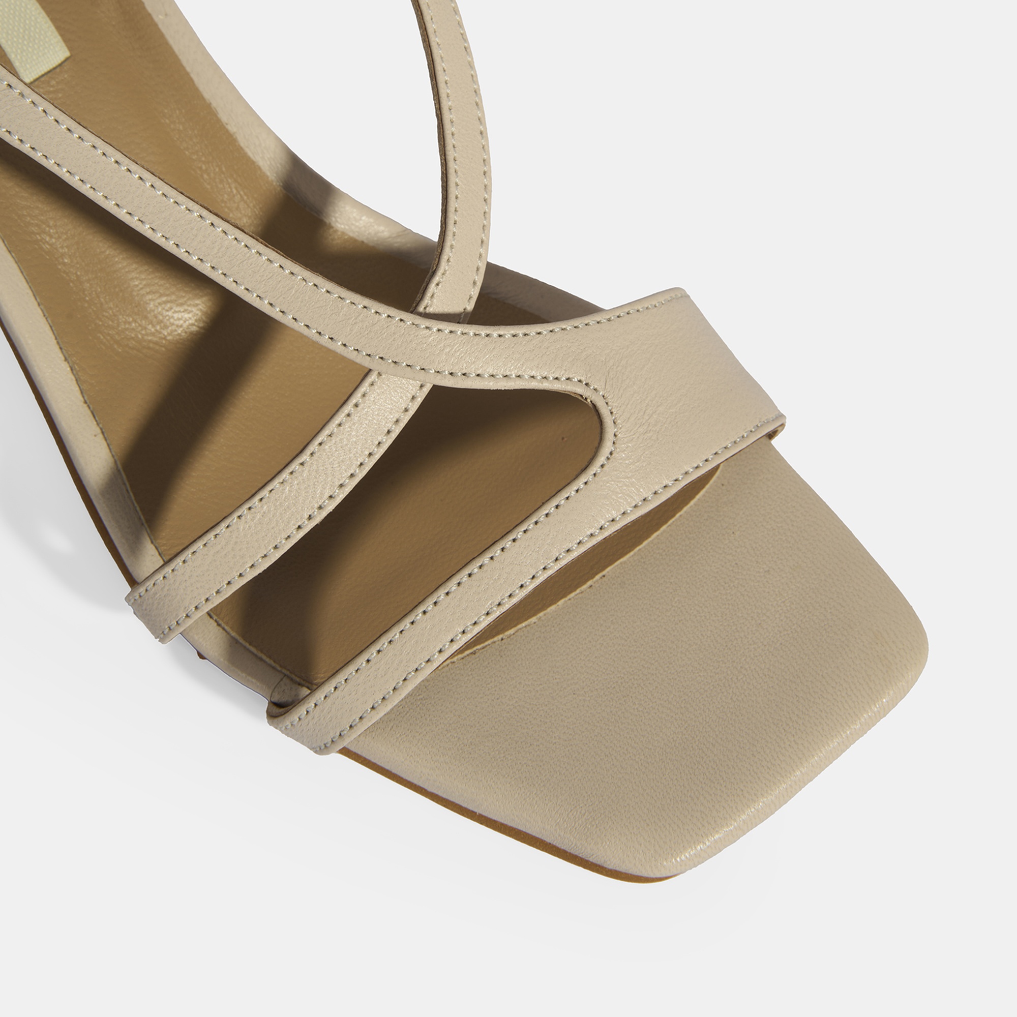 Krem Kadın Toka Aksesuarlı Deri Topuklu Sandalet