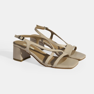  Krem Kadın Toka Aksesuarlı Deri Topuklu Sandalet