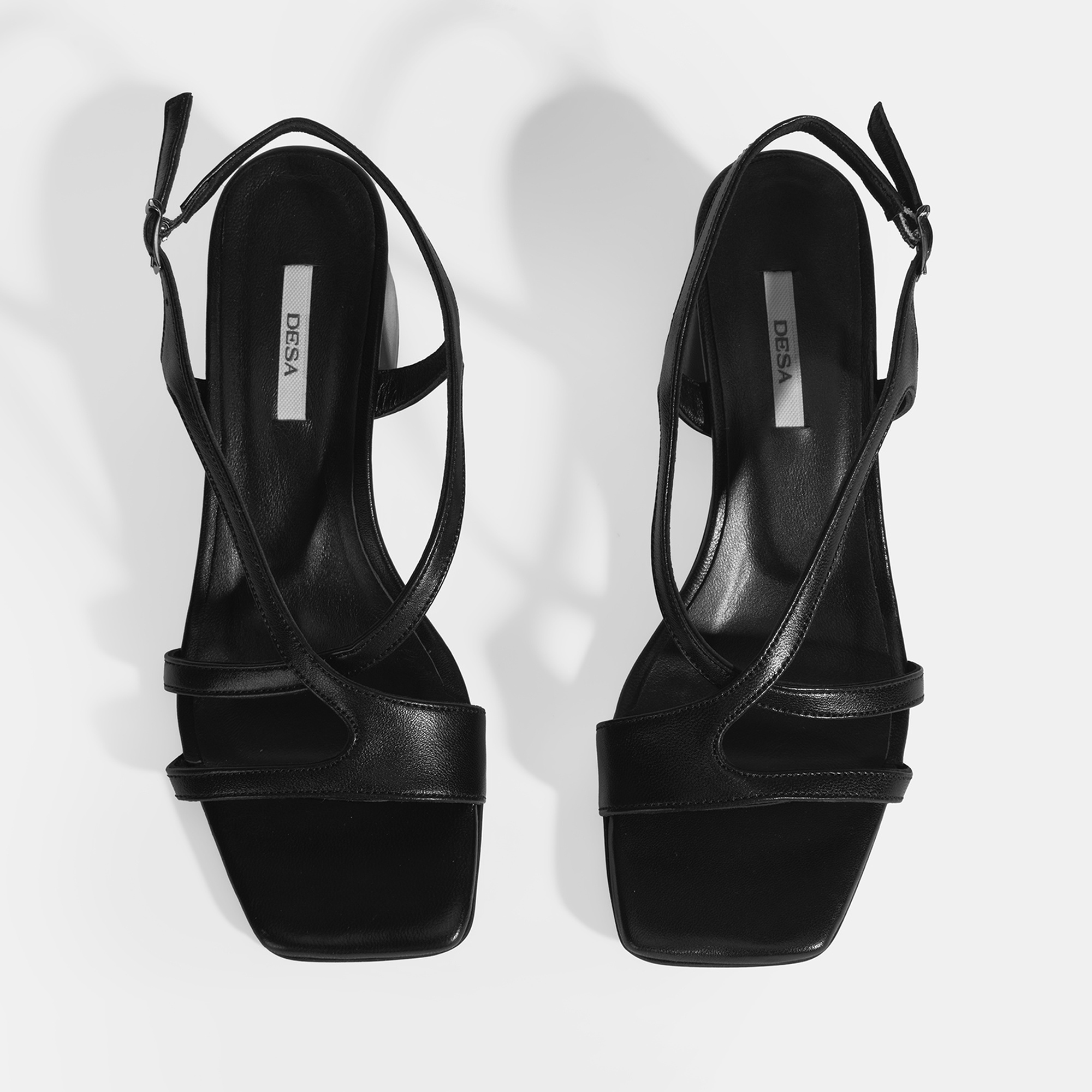 Siyah Kadın Toka Aksesuarlı Deri Topuklu Sandalet